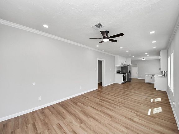 5th image of 3321 Michigan St