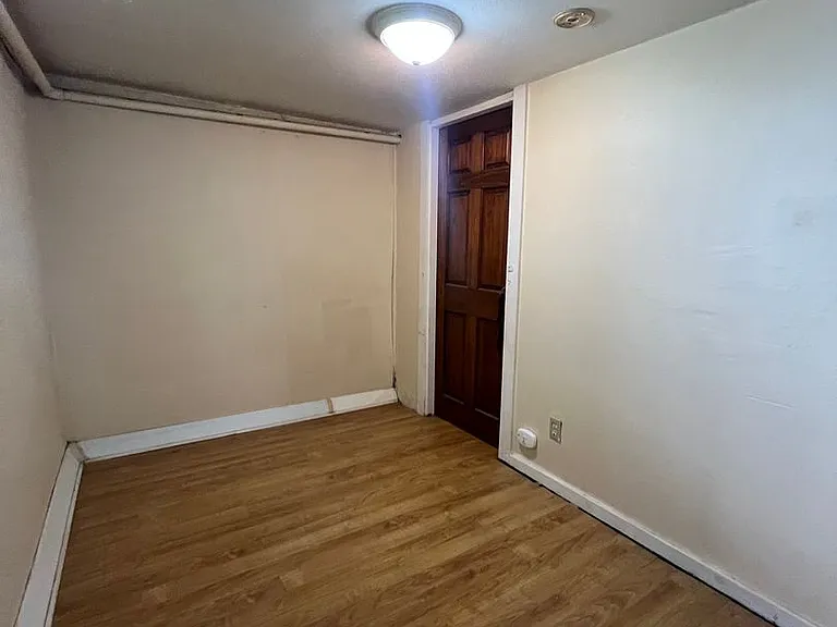 11 Aldeah Ave — Photo 9