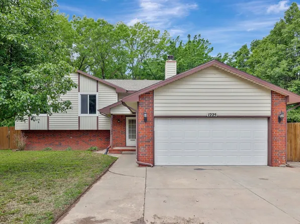 1225 N Wild Turkey Dr, Derby, KS 67037