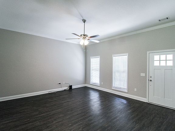 3rd image of 102 Spendoll Ct
