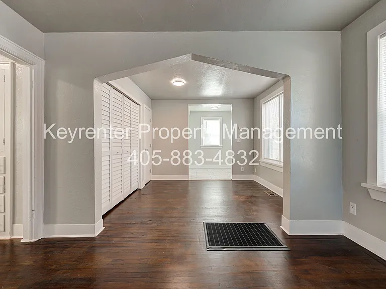 N Gatewood Ave Duplex — Photo 45
