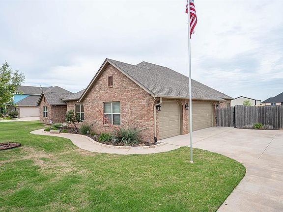 3rd image of 2825 Siena Cir