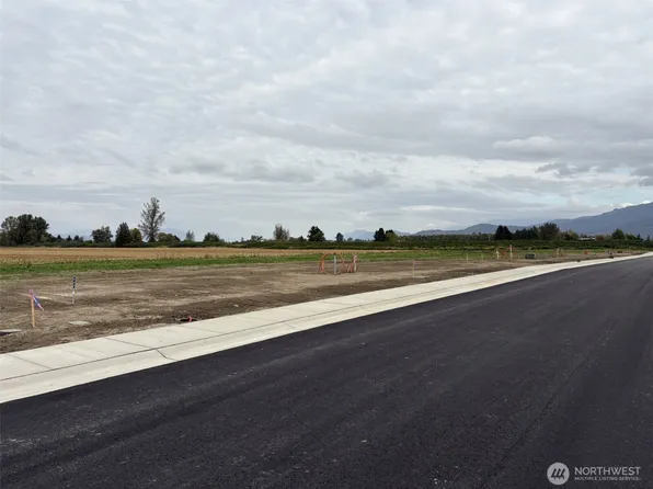 208 W 4th Street S, Everson, WA 98247