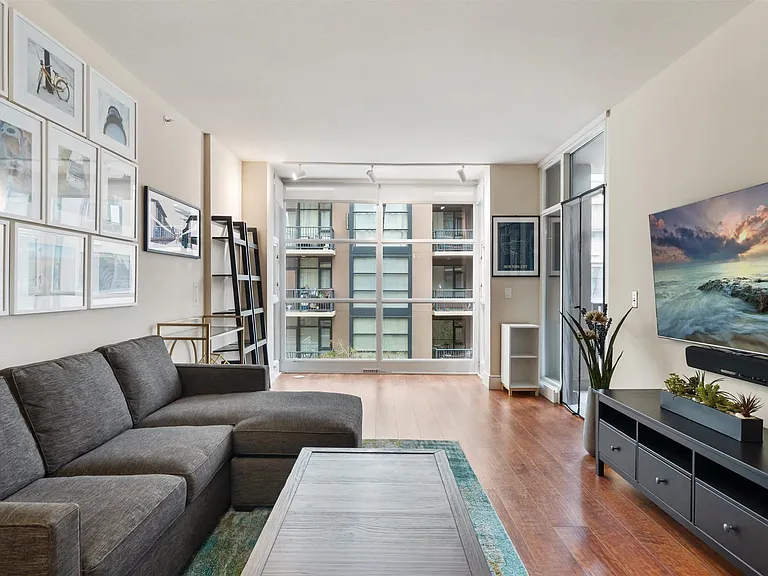 530 K St #409 — Photo 6