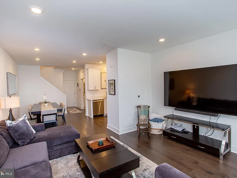 233 Lewis Fisher Dr #ST — Photo 3