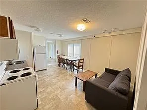 3 bed, 2.0 bath, 896 sqft, $950 — Photo 4