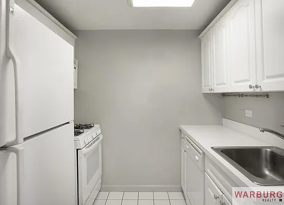 Sold by Warburg | media 8