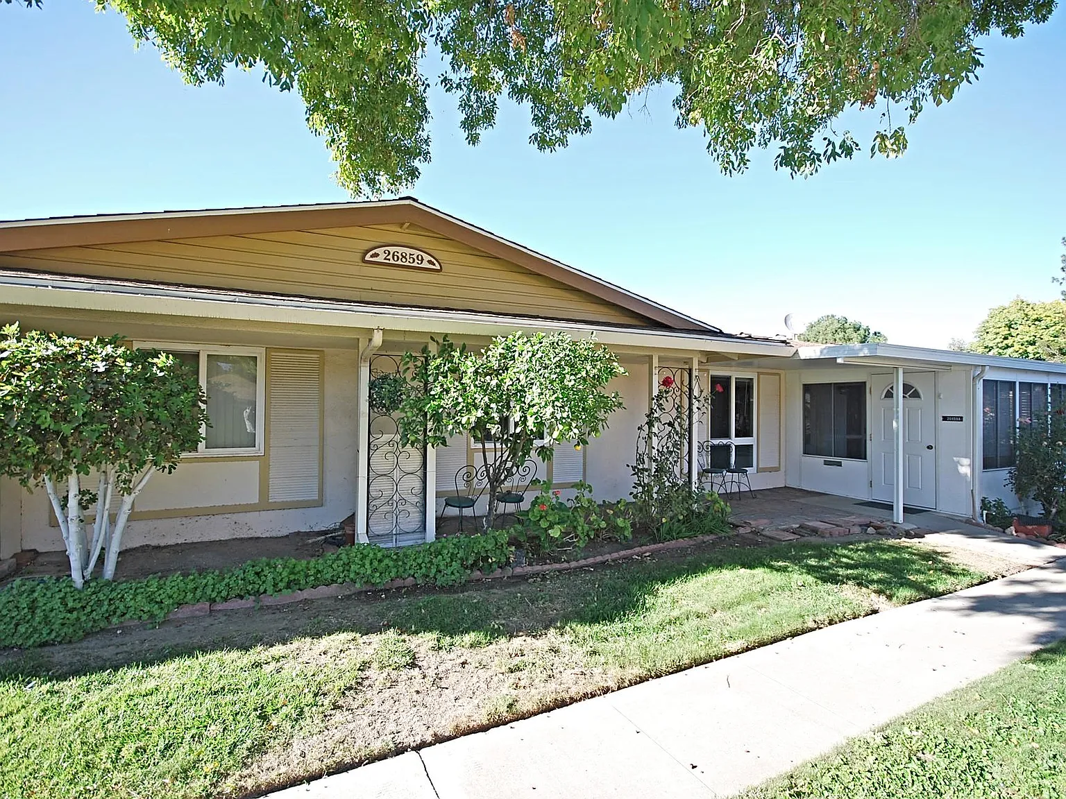 2 bed, 864 sqft, $2,100 — Photo 1