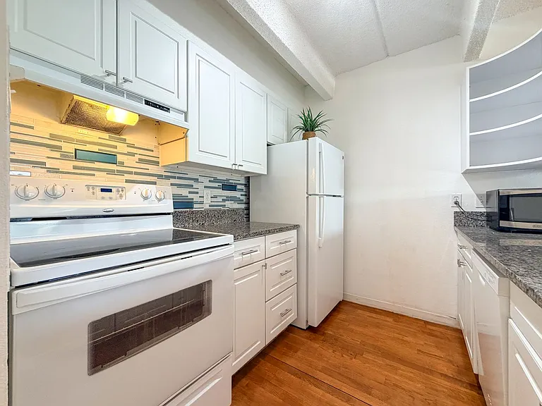 1433 N Williams St #602 — Photo 17