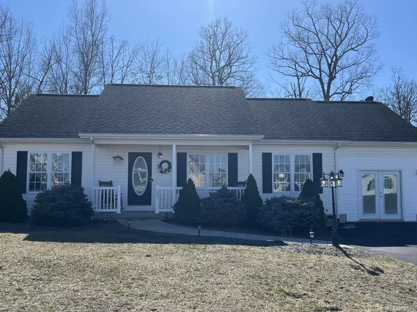 151 Woodside Dr, Waynesboro, VA 22980