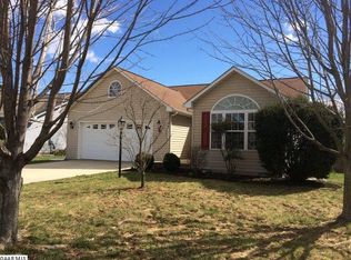 204 Mayfield Ln, Waynesboro, VA 22980