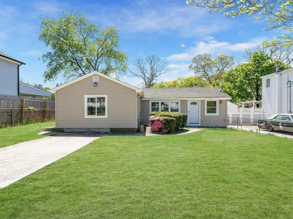 24 Inwood Avenue, Selden, NY 11784