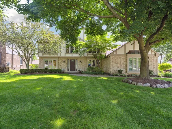 25518 Hunt Club Blvd, Farmington Hills, MI 48335