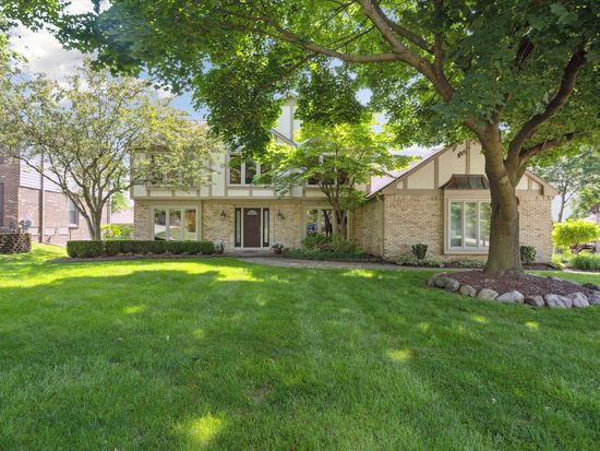 25518 Hunt Club Blvd, Farmington Hills, MI 48335