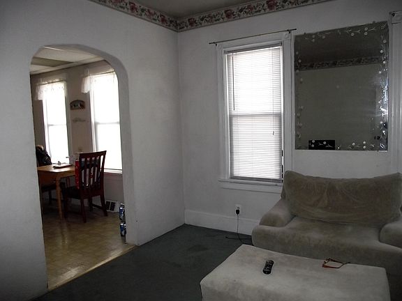 1st Floor Unit Family Room 