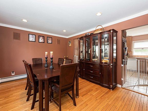 3rd image of 42 Cedar St