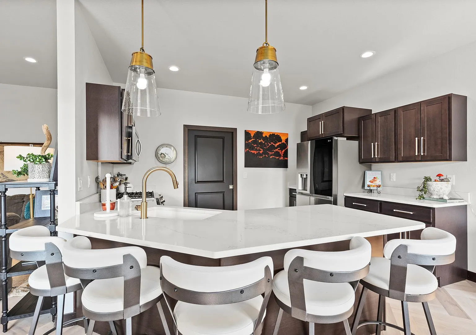 Stylish Living in a 3-Bed, 2-Bath Townhome with a 2-Car Garage — Photo 4