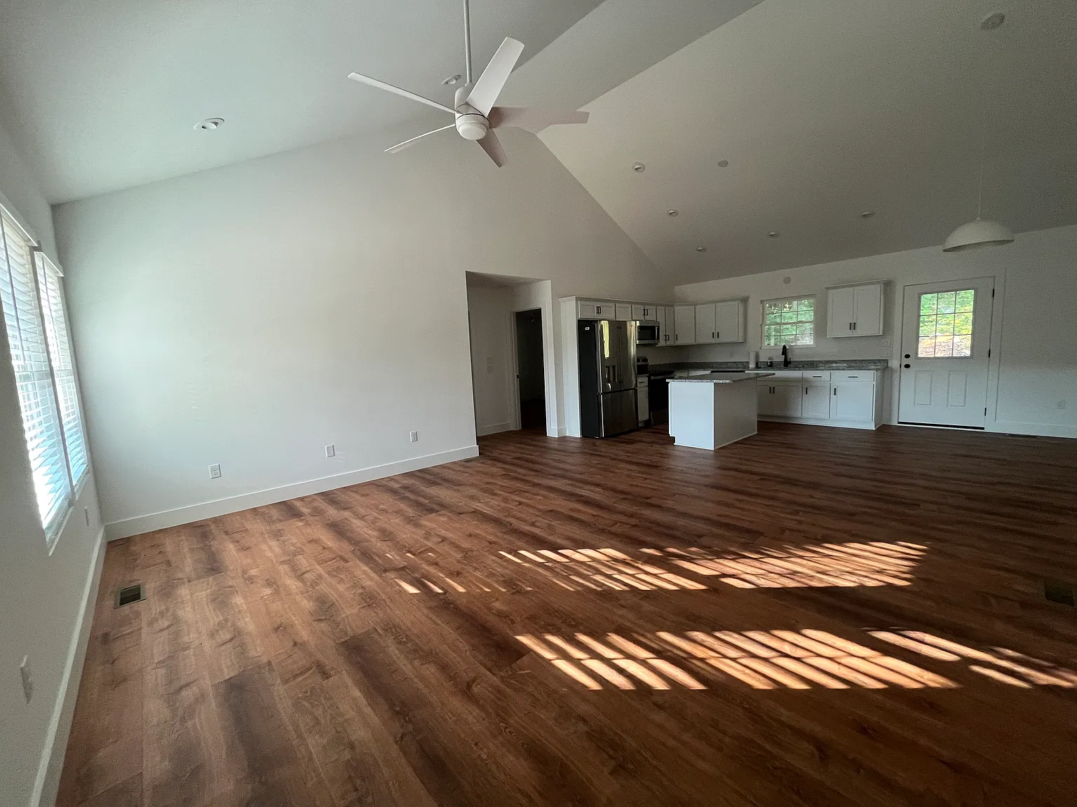 3 bed, 1382 sqft, $1,900 — Photo 3