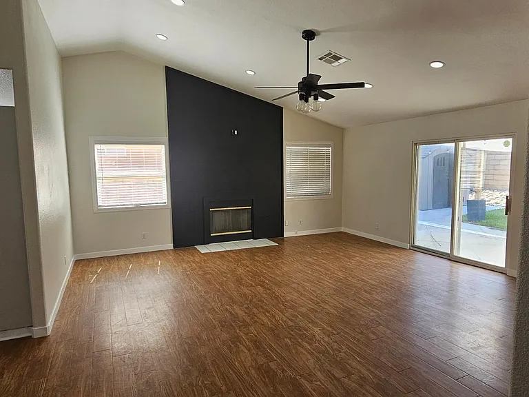 424 E Avenue J11 — Photo 6