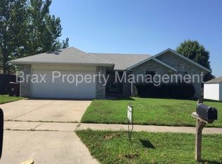 6418 W Cottonwood Rd, Springfield, MO 65802