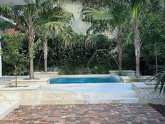 4th image of 1534 Sarria Ave