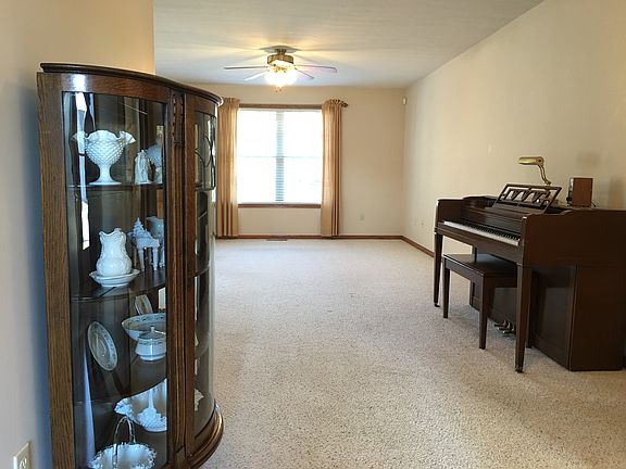 Entryway into living area 