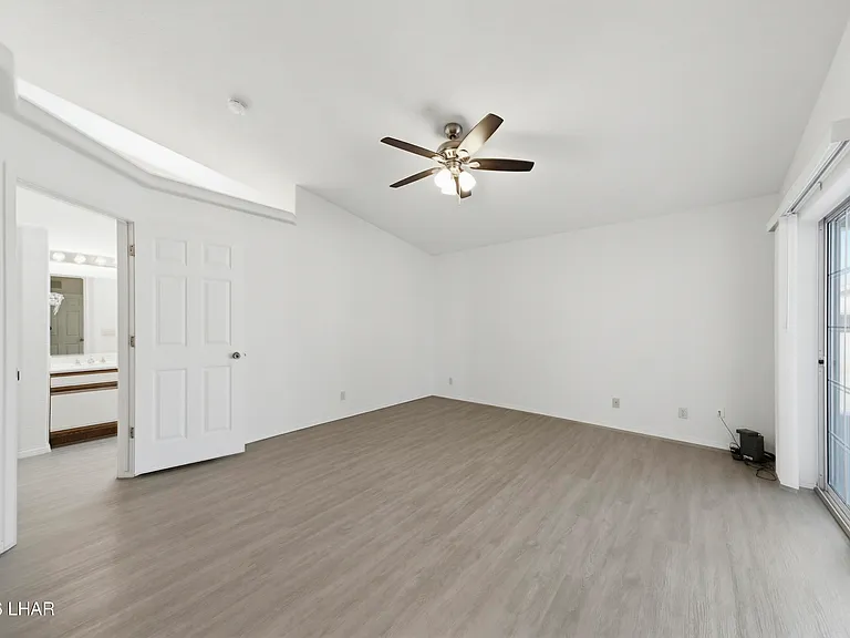 3099 Jamaica Blvd S — Photo 33