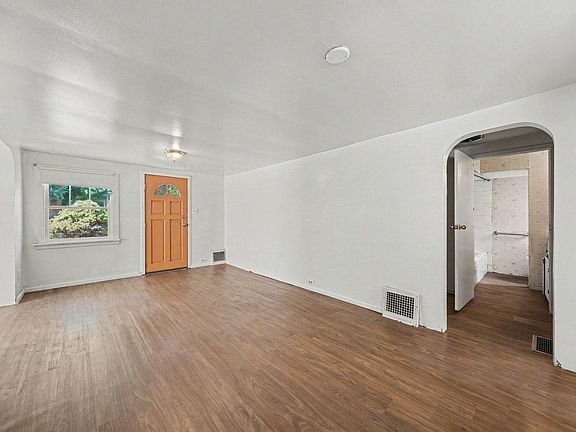 5th image of 318 West St