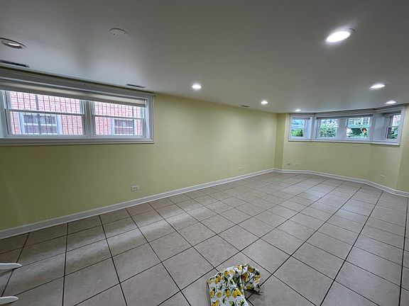 5th image of 6166 N Melvina Ave #G