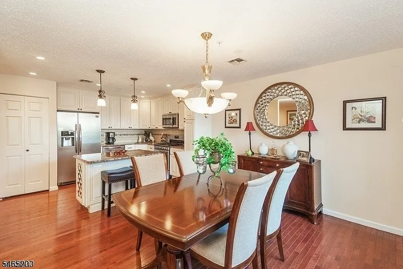 2 bed, 2.0 bath, 1309 sqft, $3,500 — Photo 2