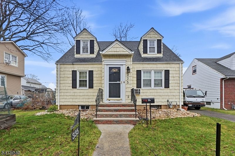 1st image of 335 Dermody St