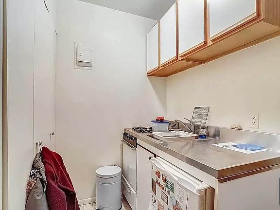 3rd image of 203 W 85th St APT 43