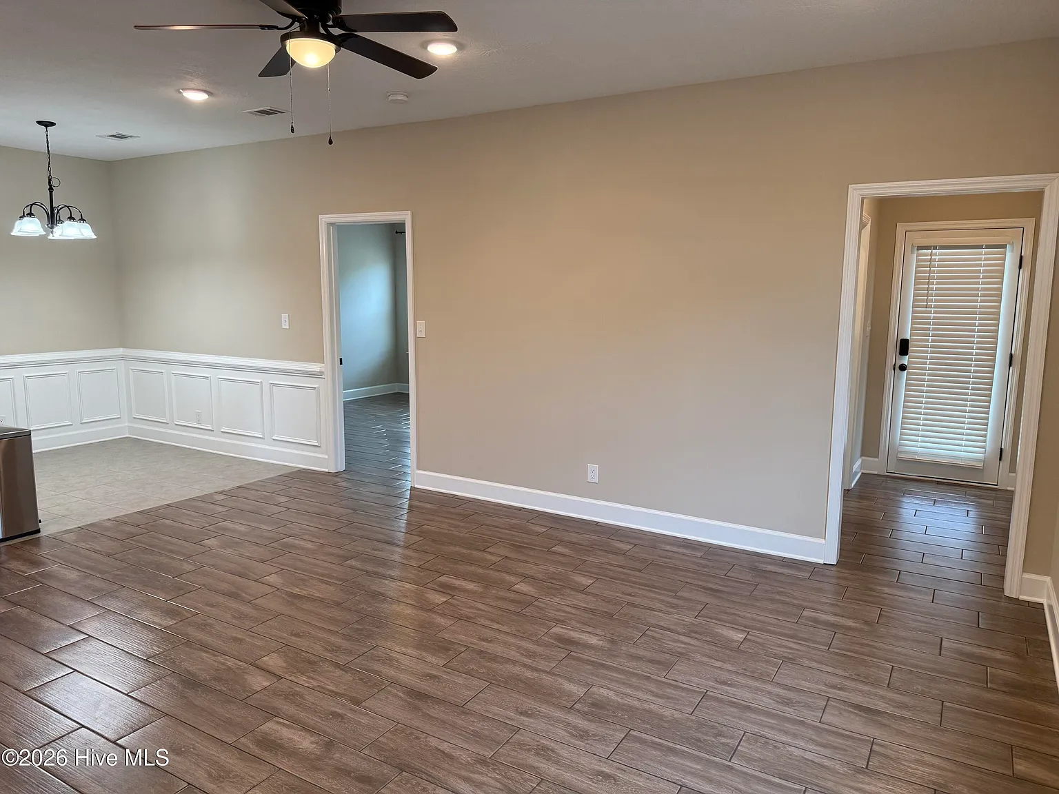 2 bed, 2.0 bath, 1005 sqft, $1,600 — Photo 4