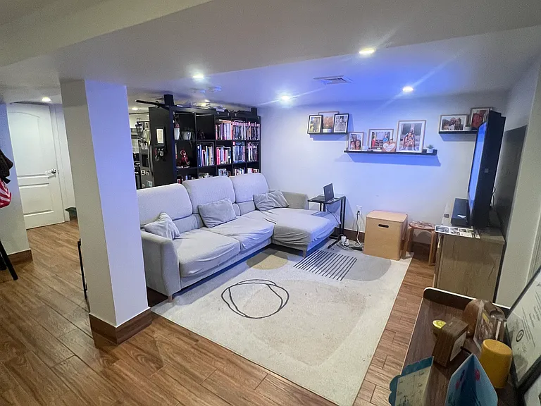 370 E 32nd St #1 — Photo 7