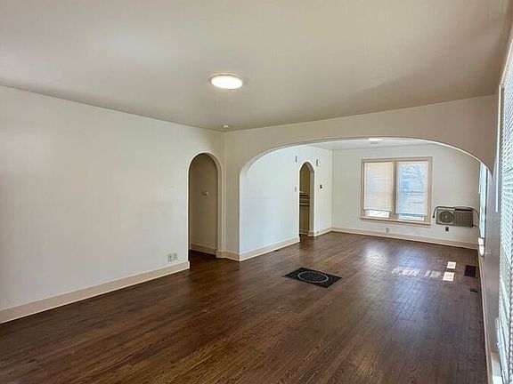 3rd image of 1116 N Cleveland Ave