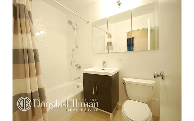 Rented by Douglas Elliman | media 33