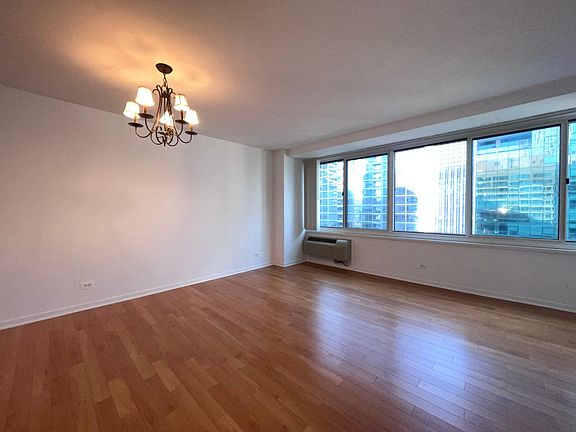 4th image of 211 E Ohio St APT 2417