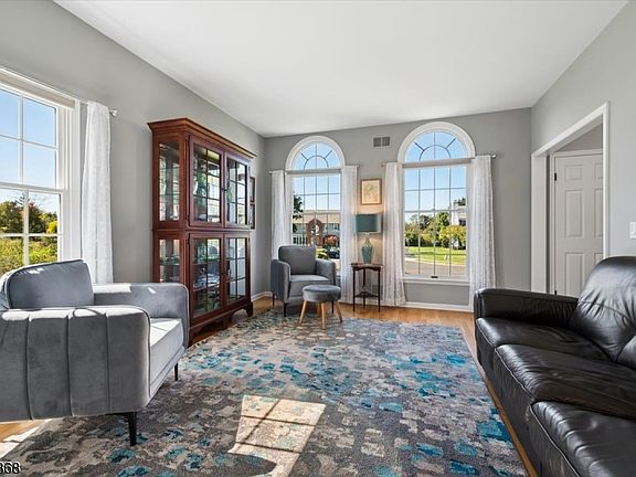 5th image of 11 Cory Ln