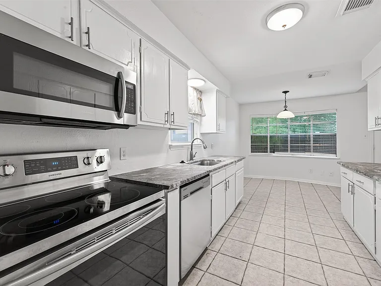 12818 Westella Dr — Photo 21