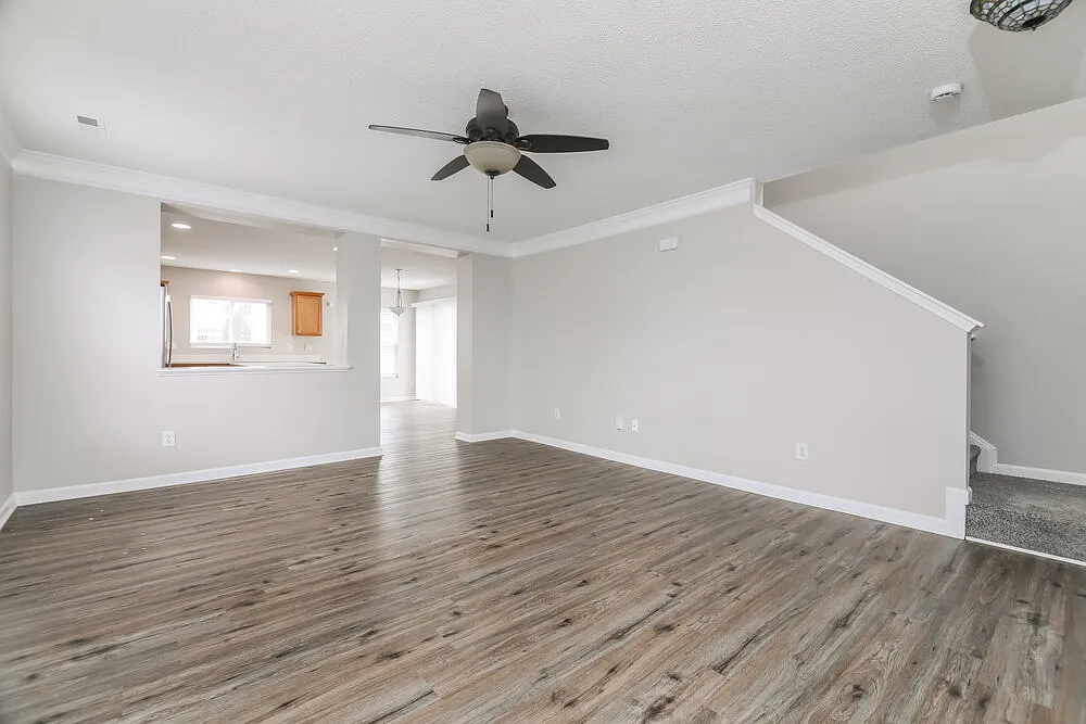 3 bed, 2.5 bath, 1634 sqft, $2,085 — Photo 4
