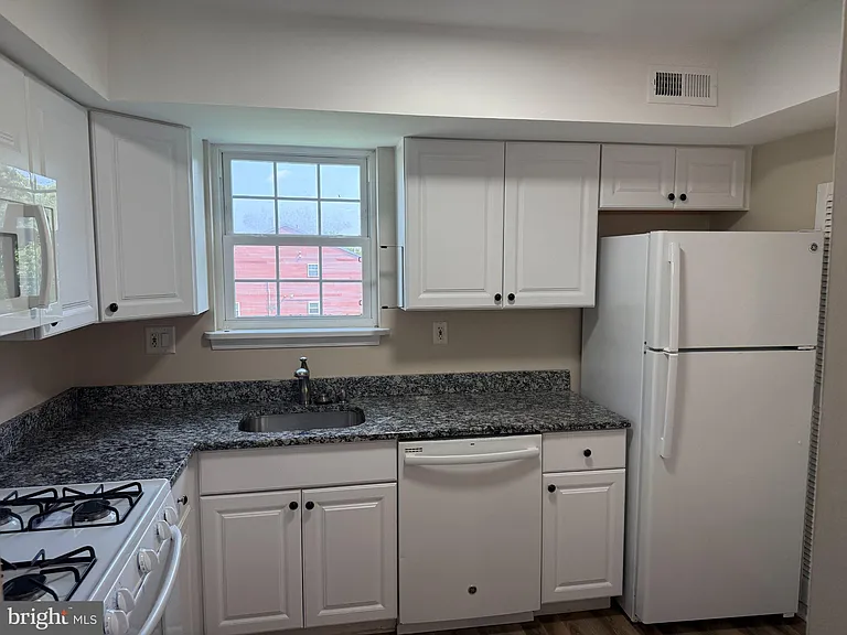 4515 Rosemarie Dr — Photo 6