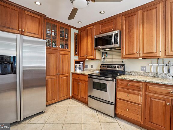 5th image of 2862 S Buchanan St APT B2
