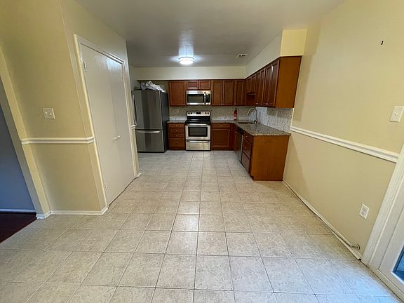 3rd image of 15039 Cherrywood Dr #6Q