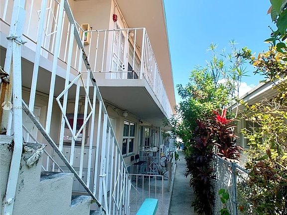 5th image of 552 Euclid Ave APT 6