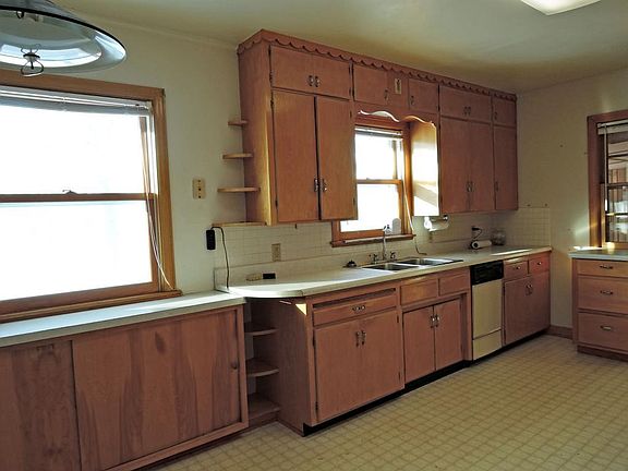 5th image of 549 South St