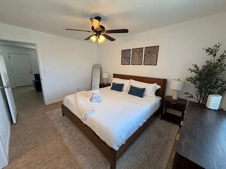 Twin Palms Apartments — Photo 8