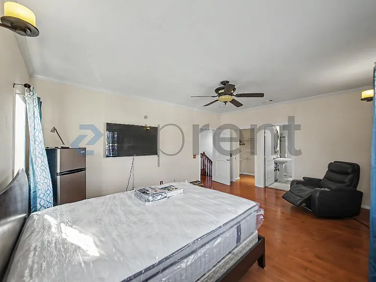 233 S Benton Way — Photo 32