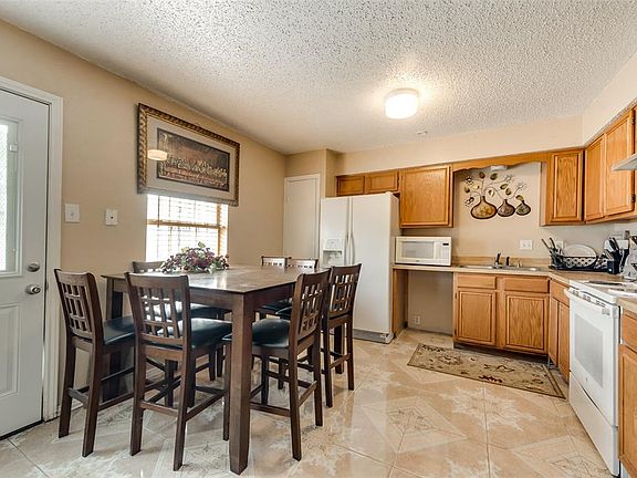 4th image of 514 Mary Jane Ln