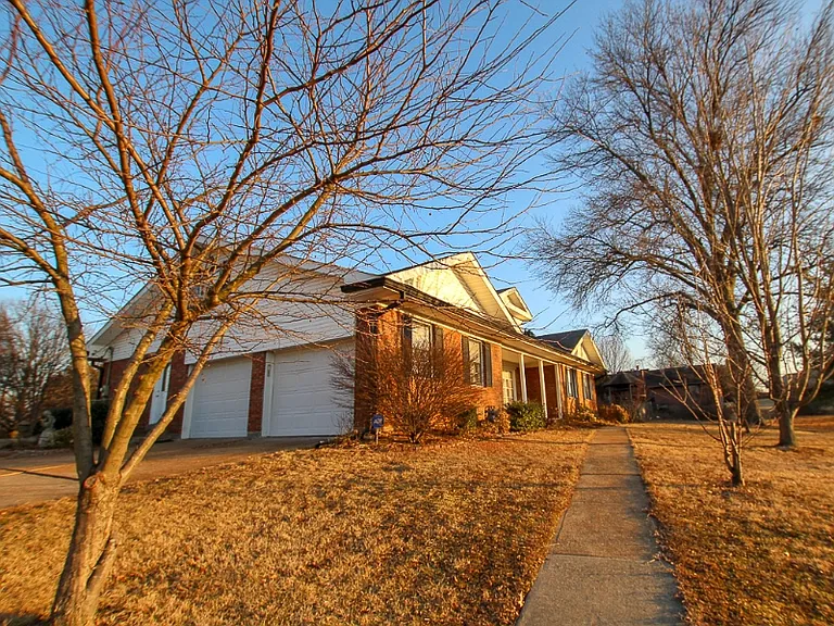 4950 Lemay Ferry Rd — Photo 13