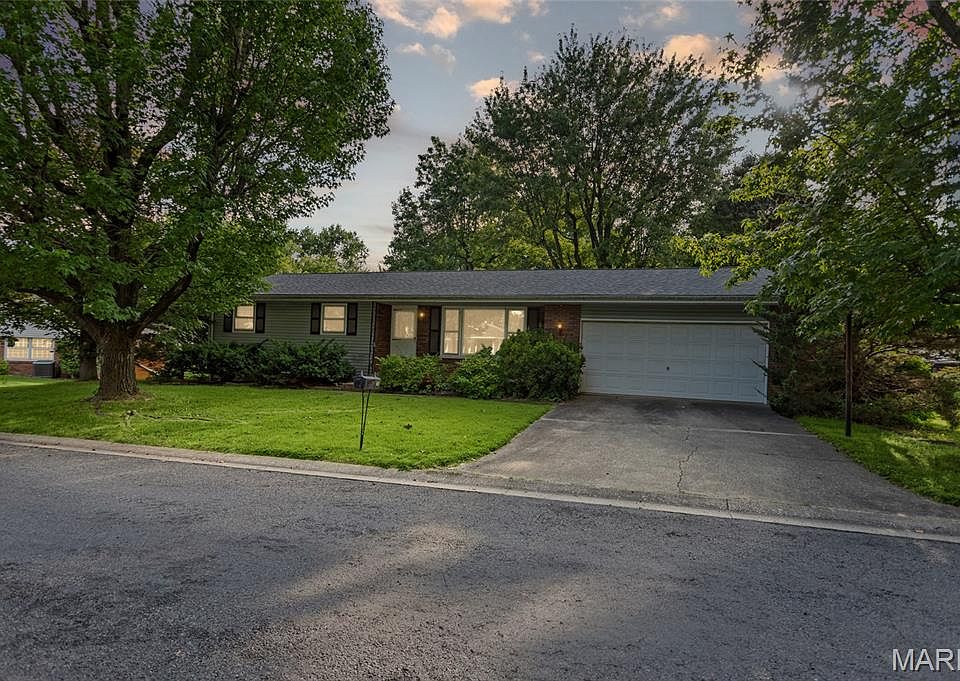 1st image of 24 Cardinal Ln